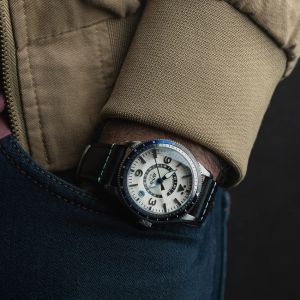 AVI-8 Flyboy Airmaster GMT Automatic Wing Silver AV-4128-02 AVI-8 Flyboy Airmaster GMT Automatic Wing Silver AV-4128-02