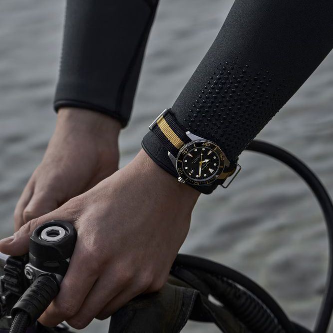Certina DS Action Diver 40.5mm Powermatic 80 C048.407.18.051.01 Certina DS Action Diver 40.5mm Powermatic 80 C048.407.18.051.01