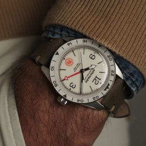 Echo/Neutra Cortina 1956 GMT Ivory Echo/Neutra Cortina 1956 GMT Ivory