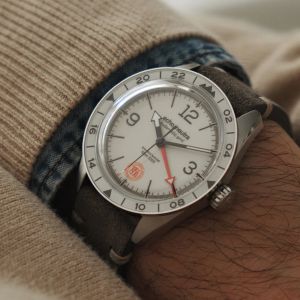 Echo/Neutra Cortina 1956 GMT Ivory Echo/Neutra Cortina 1956 GMT Ivory