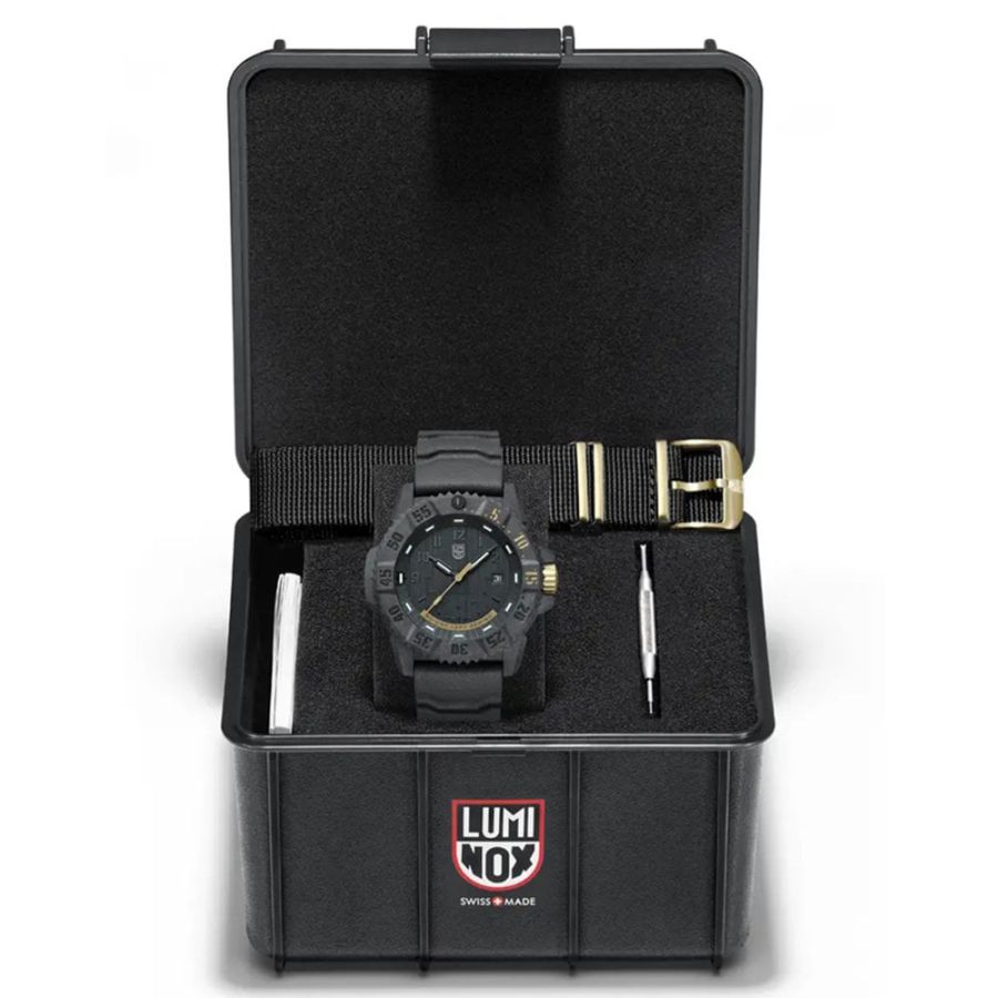Luminox Master Carbon Seal "NO ONE LEFT BEHIND" Limited Edition XS.3805.NOLB.SET