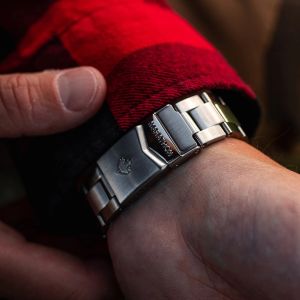 Marathon 41mm Arctic Red Maple Large Diver’s Automatic (GSAR) with Stainless Steel Bracelet WW194006SS-1601 Marathon 41mm Arctic Red Maple Large Diver’s Automatic (GSAR) with Stainless Steel Bracelet WW194006SS-1601