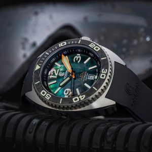 Ocean Crawler Core Diver - Black Mother of Pearl - Carbon Fiber Bezel Ocean Crawler Core Diver - Black Mother of Pearl - Carbon Fiber Bezel