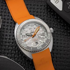 Ocean Crawler Core Diver - Damascus Steel - 2 Straps Included Ocean Crawler Core Diver - Damascus Steel - 2 Straps Included